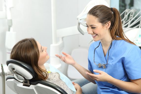 Exposed tooth necks consultation - Dentist Halyna Unihovska-Renner Munich